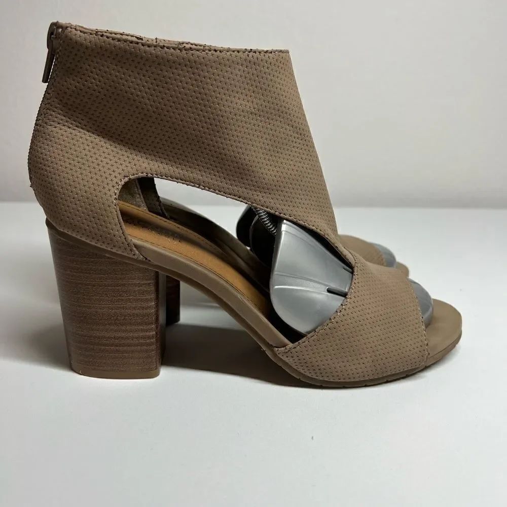Kenneth Cole Womens Hit T-Strap Taupe T-Strap Heels Size 8,5